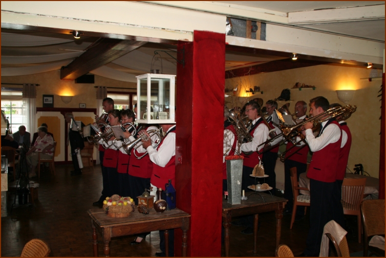 935 Willy & Gerard 253 Fanfare